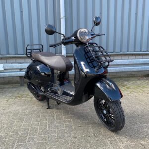 Vespa GTS 300 Black on Black